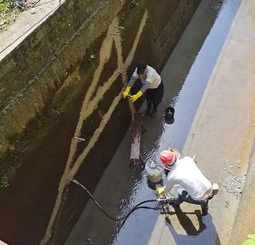 拖市镇污水池堵漏
